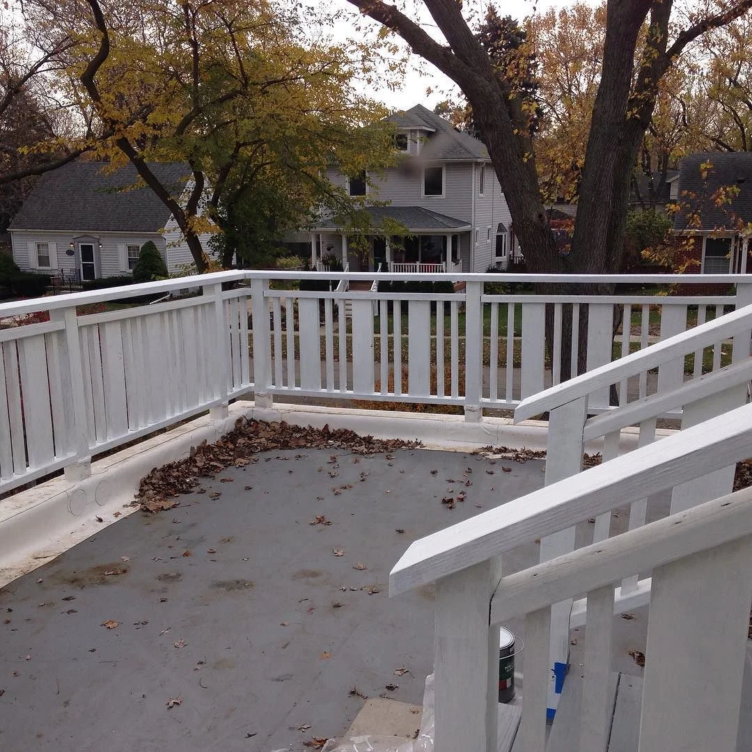 Every once in awhile my wife reminds me that I have responsibilities beyond my students and furniture customers. I put up this railing around the flat roof a year ago and just finished staining it yesterday. In my defense, it’s treated lumber and I wanted to make sure it was good and dry… Directly below this roof is my teaching studio where I see young cellists and violinists. Still on the to-do list is to finish the trim work in that room. Hahahahha!
#railing #studio #sherwinwilliams #stain #todolist #flatroof #deck #roofdeck http://ift.tt/1SsslsM