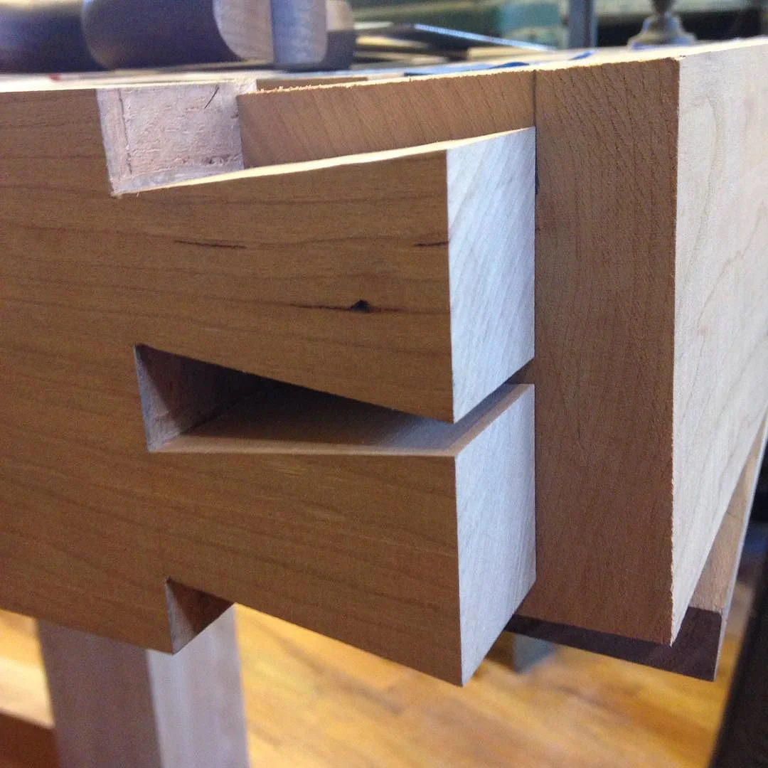 Condor tails cut for the tail vise end on my cherry and beech Roubo workbench. Getting ready to mark the pins. Shot 2 of 2…
#condortails #madeinusa #madeinmichigan #Benchcrafted #woodshop #workshop #woodwork #handmade #cherry #beech #workbench #roubo #tenon #dovetail #legvise #wagonwheel #woodworking #mcmfurniture #lienielsen #whiteoak http://ift.tt/1RZvsrS