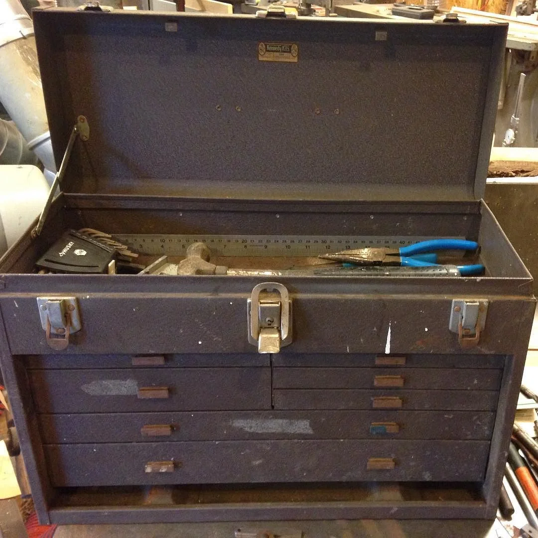 I finally found a Kennedy tool box to keep general tools in out in the shop. Now my metric and standard wrenches each have a drawer!
#handtoolthursday #toolbox #workshop #kennedy #520 #tools #toolsofthetrade http://ift.tt/1UZkwjg
