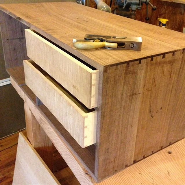 In doing some work on Kelvin’s workbench cabinet today. I guess Kelvin started to varnish my cello so I need to get this finished up by the 2nd week in September. I’m thinking I can likely finish both this and also David’s workbench next week. The temperature is supposed to be a little more reasonable the next few days so that will help!
#kelvinscabinet #workbench #cabinet #dovetails #walnut #curly #figuredlumber #figuredmaple #drawers http://ift.tt/1MC6s9o