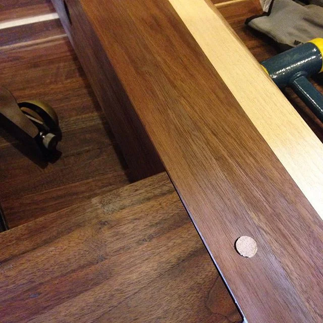I always like to do 1 test drawbore before assembling a workbench. This walnut joint went together great with a 1/8" offset hole. Should be good and tight for at least 100 years. One step closer to making its way to David @cupandchisel. Not sure how much more work I will do today as it is about 90 degrees in my workshop. Fans only do so much!
#workbench #walnut #roubo #cupandchisel #drawbore #mortise #tenon #joint #design http://ift.tt/1Vi1uSQ