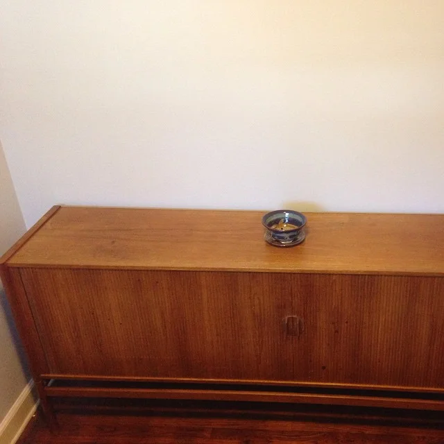 I found this very cool tambour style Danish credenza a few months back. Someone was throwing it out! People be crazy. It’s good timing because I’m working on a cabinet that will have a tambour style door and this is helping some on the design. More to come!
#midcenturymodern #mcm #mcmfurniture #tambour #credenza #danish https://instagram.com/p/1YtJ7Yg5Q9/