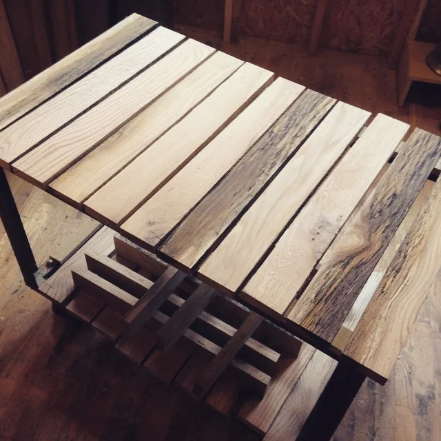 Finally got around to milling up some boards for my lumber cart. A mix of white and red oak 2x3s that had been sitting outside getting wet for over a year. A lot of the red oak had crazy spalting.
#oak #cart #workshop #spalted #ihatemovingheavylumber http://ift.tt/1OkRCUU