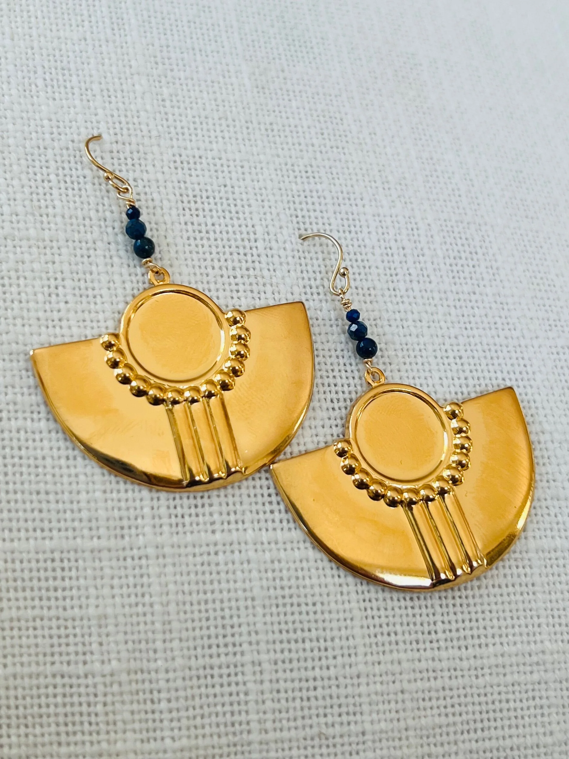 1F03AEB2-85EB-4A9E-8723-B2E2AF726EF0