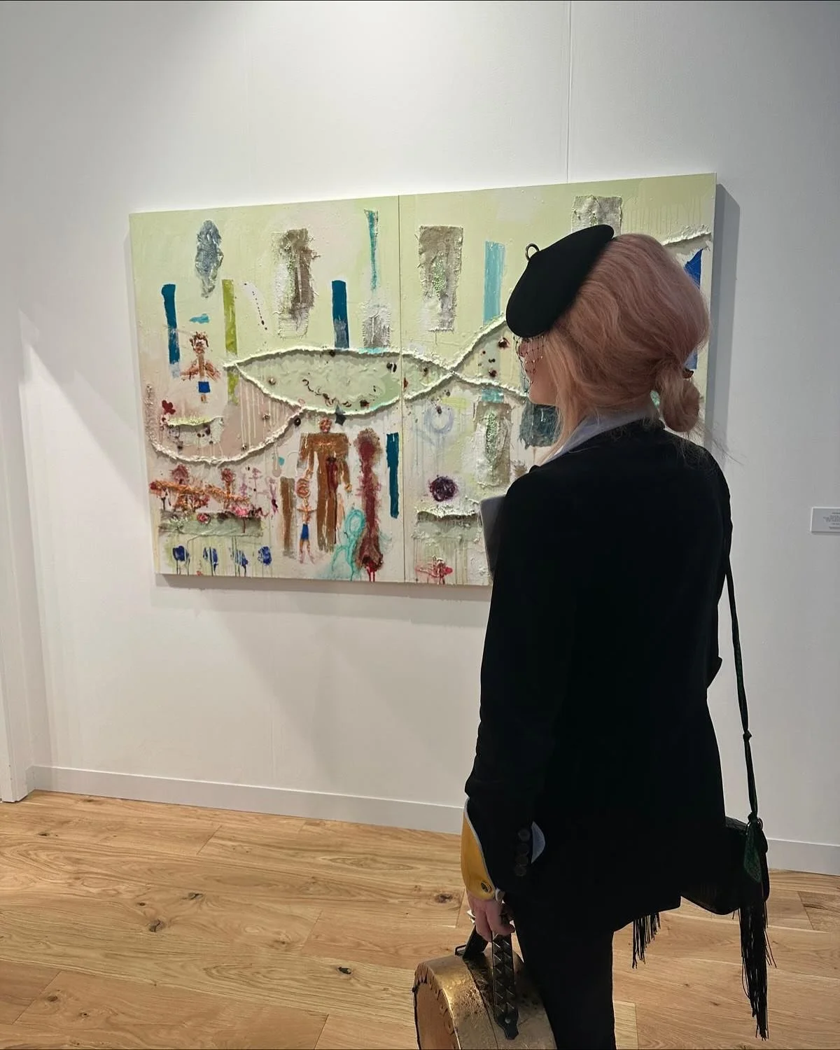 Breathing in the Art 💫❤️
A treat to the soul to wonder through isles of dreamy colour & form, a sanctuary of inspiration. Thank you to all of the amazing artists for your joy, provocation & inspiration! 🙏🏼
These are just a few of my favo