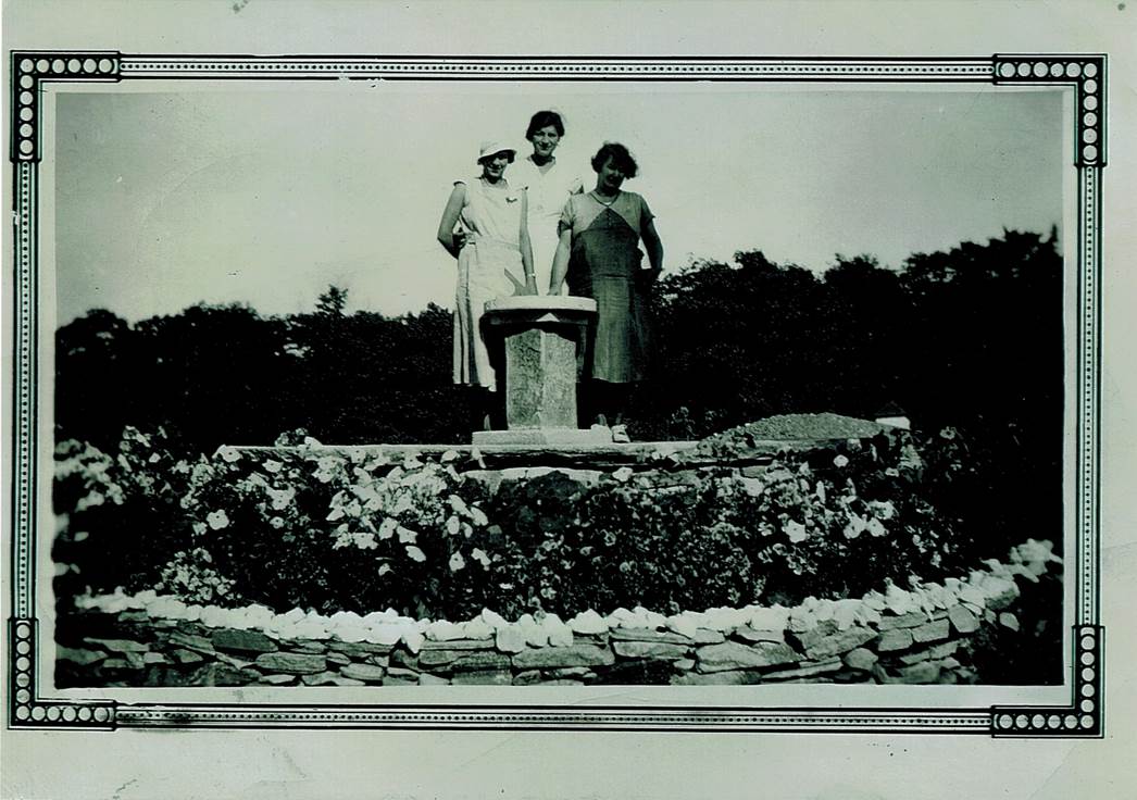 Sundial1942-3.jpg