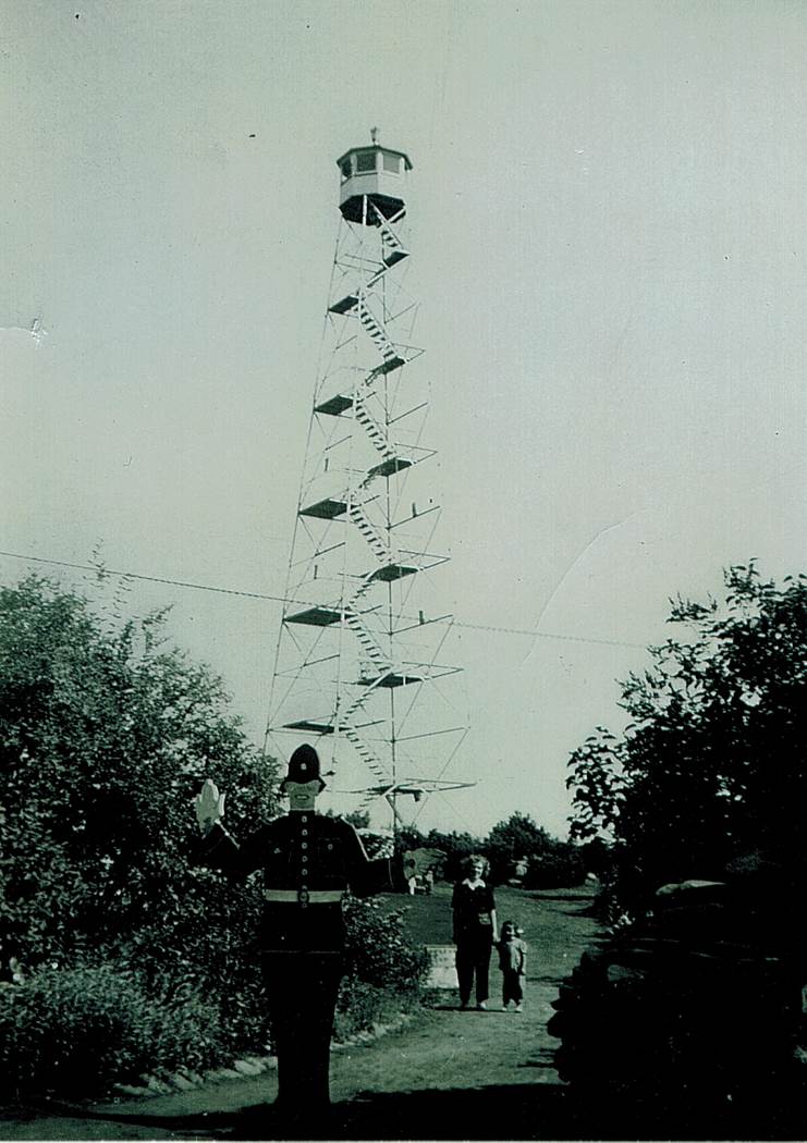 Towerandppoliceman1940.jpg