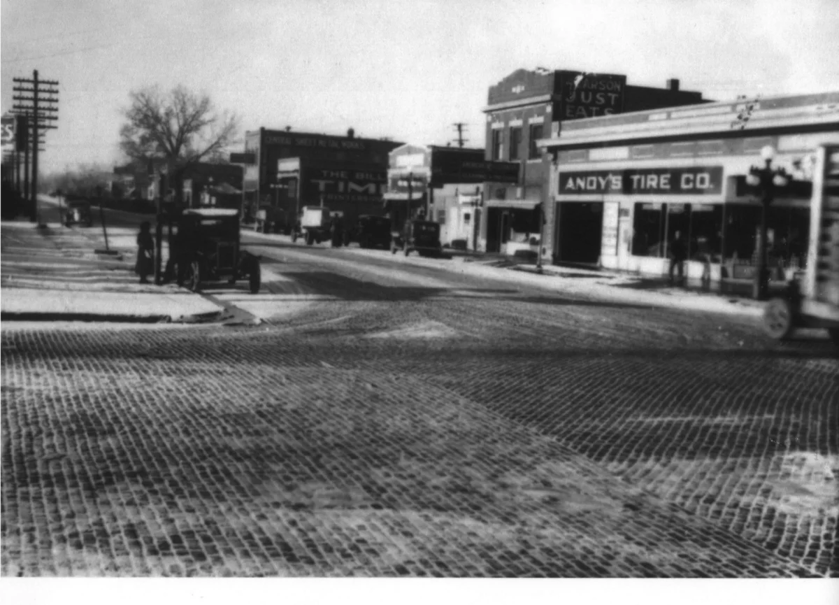Looking west on Montana Avenue