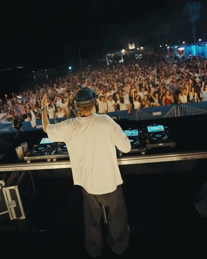Portugal always feels special - what an amazing energy last saturday, playing in the harbour of cascais! 🇵🇹
@atlantic.sunsets 

#martenlou #cascais