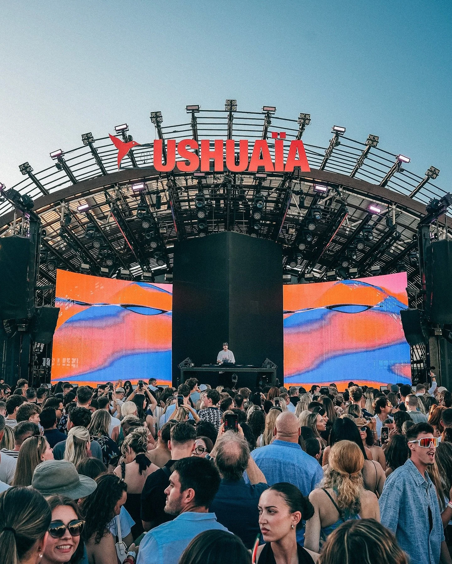 the big summer months have come to an end but the journey continues the same! 

🔗 slide 4 ID &bdquo;Save Me&ldquo; w/ @camelphatmusic dropping this month! 

@ushuaiaibiza 
@thesurflodge 
@burningman 
@hafen49 

#martenlou #summer