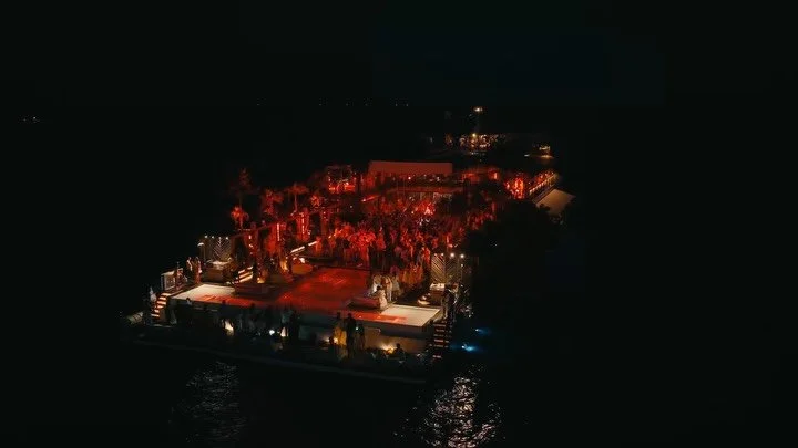 What a banger night in Phuket, the energy was flowing very high! ⚡️

15 slides of music only - which one is your favorite?! 
@yonabeach 

#martenlou #phuket