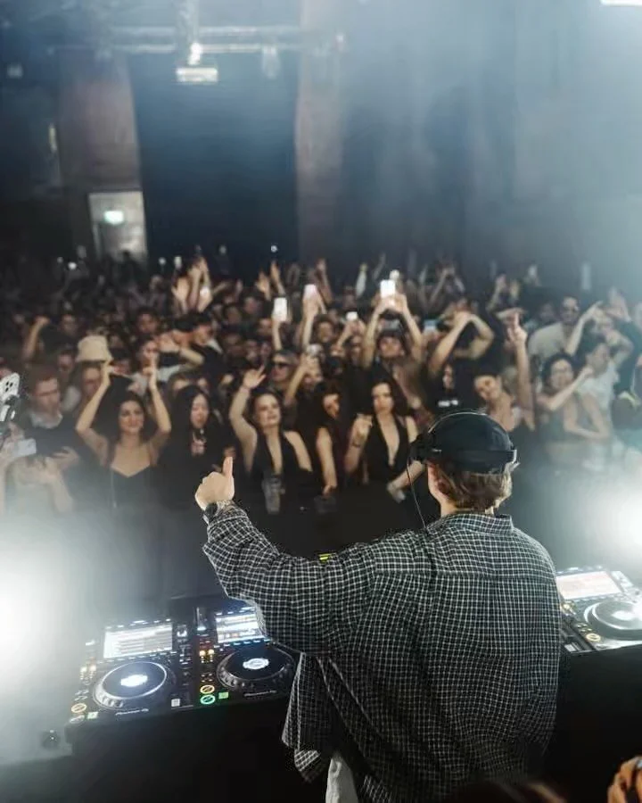 London, what a crazy night we had - for sure one of the most fun I had this year so far! 🇬🇧

Sold Out @villageunderground @anywherelse_events 
&amp; I already can&lsquo;t wait to be back soon! 
Thank you all! 🖤

#london #martenlou