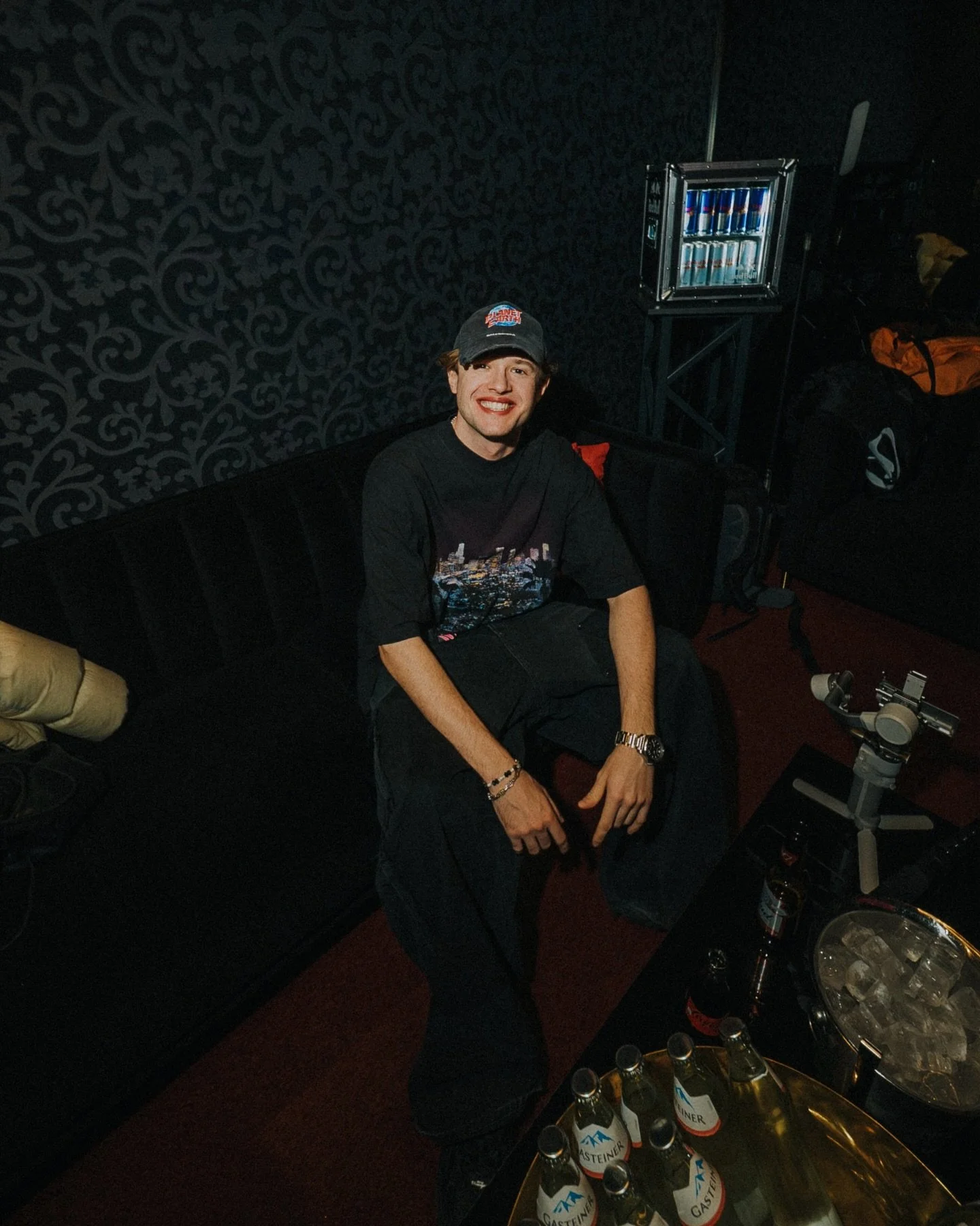 Euro weekend in vienna + basel was fun! 

Now packing for the next usa shows and my first time in aspen @thesnowlodgeaspen this weekend, before kicking off the sunny season and miami music week! ⚡️

Slide 1: mood rn, cause so much fire stuff is in th