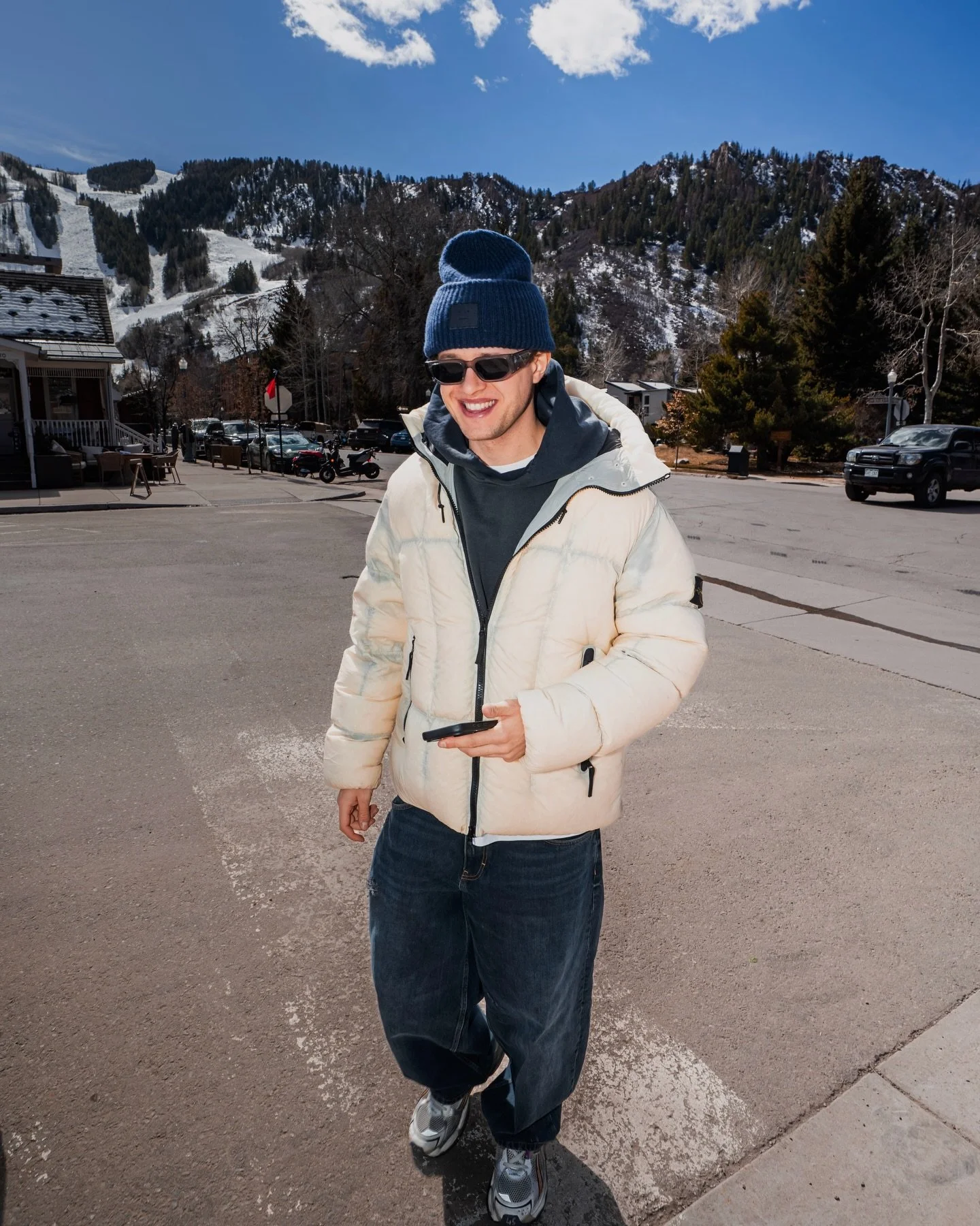 First time in Aspen was funnn! 
Also it was my last snow show of the season - can&lsquo;t wait for the next one! 🇺🇸🏔️
@thesnowlodgeaspen 

ps: Tickets for my Americas June Tour are on sale now! 

#martenlou #aspen