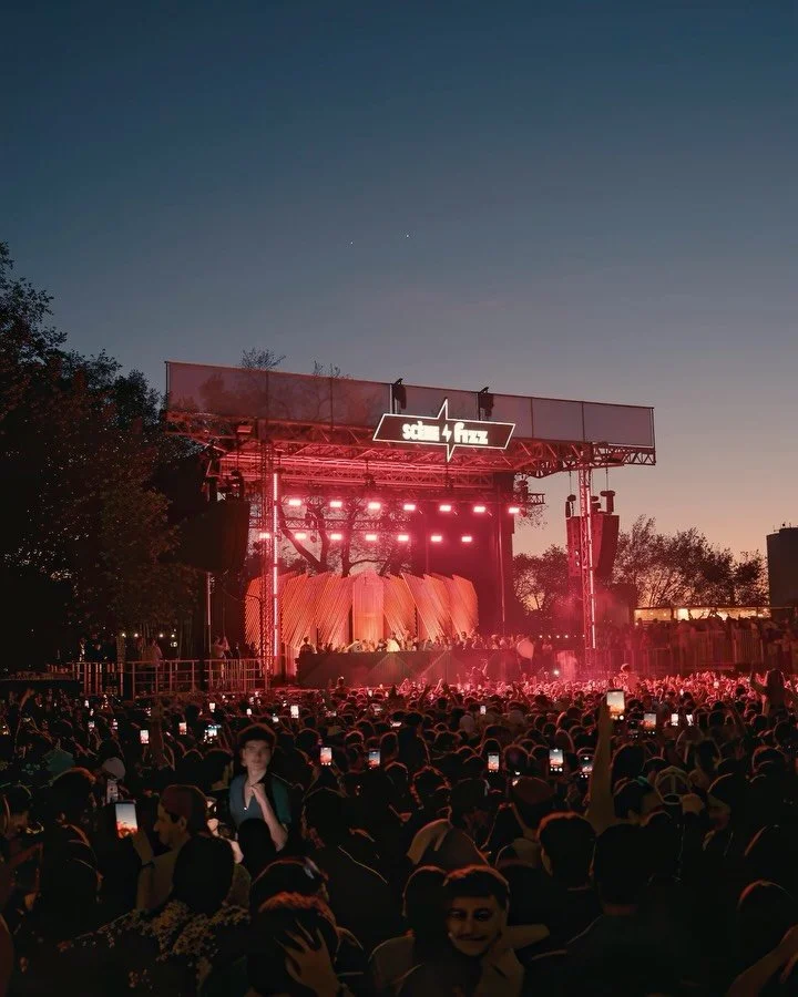Unreal sunset scenes @piknicmtl in montr&eacute;al last sunday! ⚡️
9 500 strong crowd was on fire from start till the end + made me feel like home on that massive stage! 
Merci beaucoup!🇨🇦

#montreal #piknic