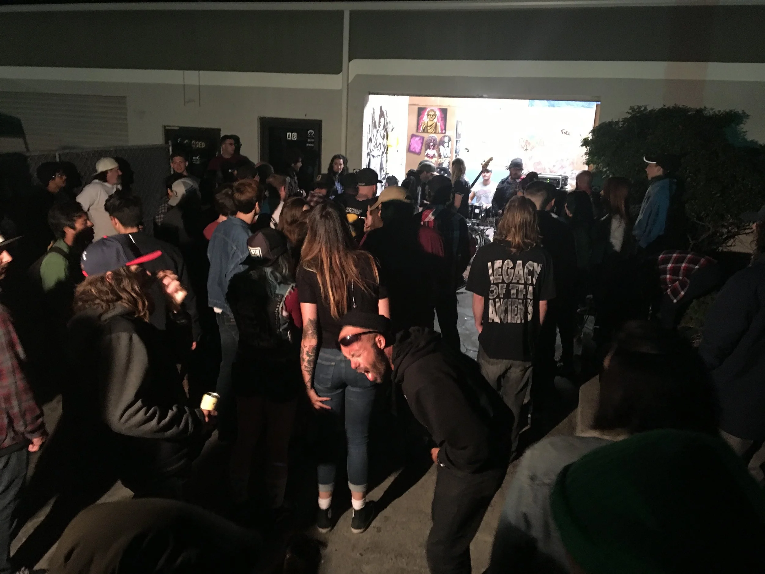 the powerfull raw energy of Piss Poor got shit going. chick dude vocals raged. Ya Darrel party in the pit 