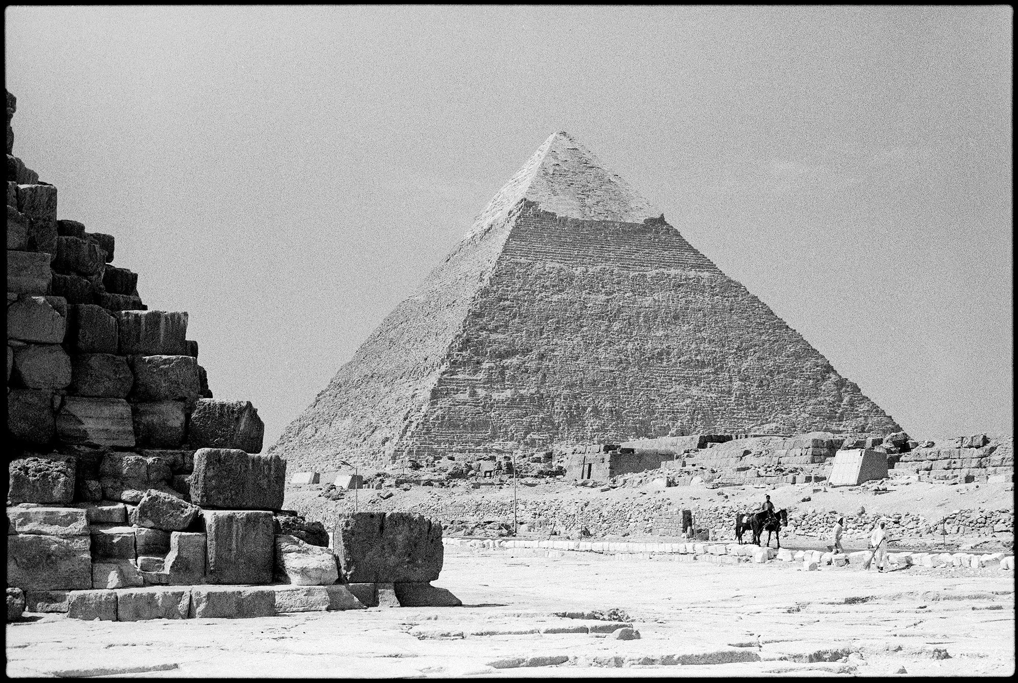 pyramid of khafre, giza 1987