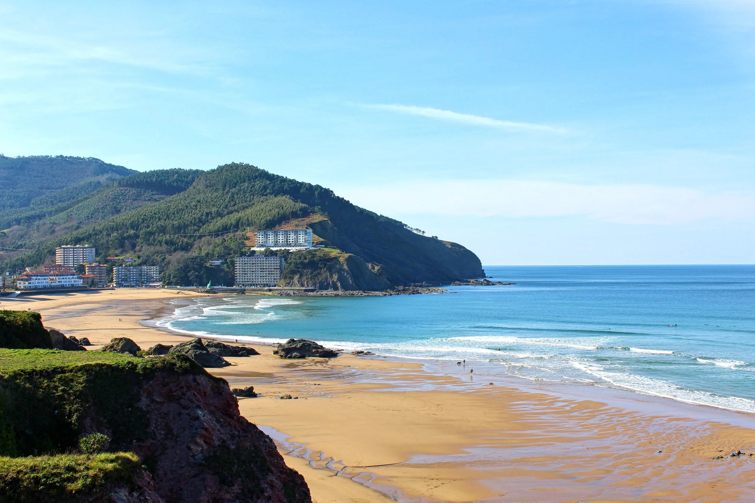 The jaw-dropping coast of Bakio where surfers gather throughout the year to fight against the waves. 