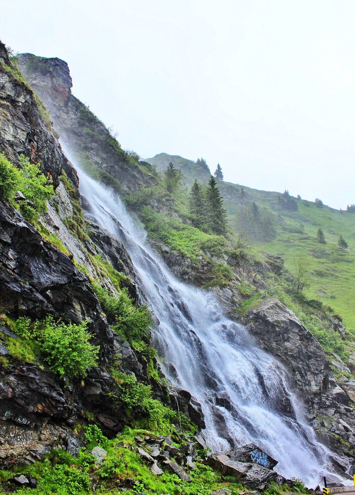 Incredible waterfall in the middle of the Transfăgărășan road crossing