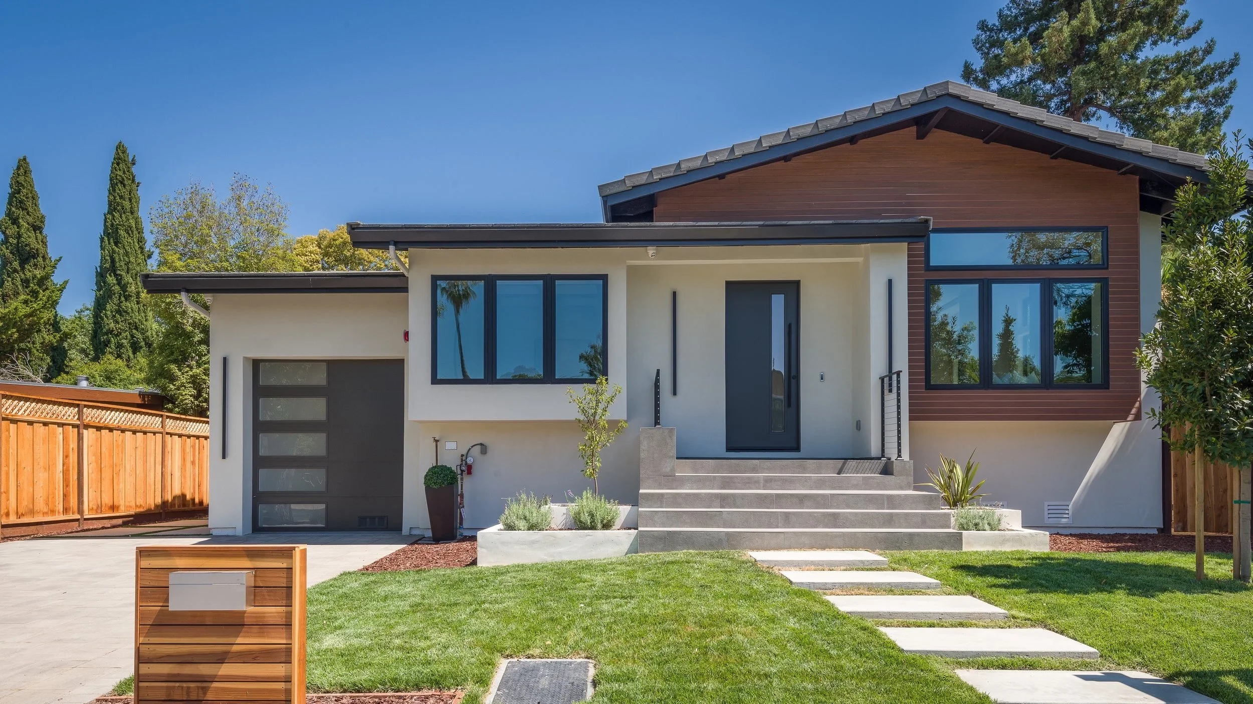 Front yard 3-edit.jpg