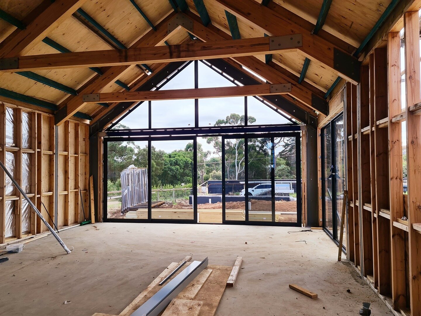 COOK | windows going in and spaces are really taking shape. this rumpus is going to be spectacular @montiqueconstruction #jarchitecture #cookstreet
.
.
.
#architecture #australianarchitecture #melbournedesign #melbournearchitecture #modernbarn #morni
