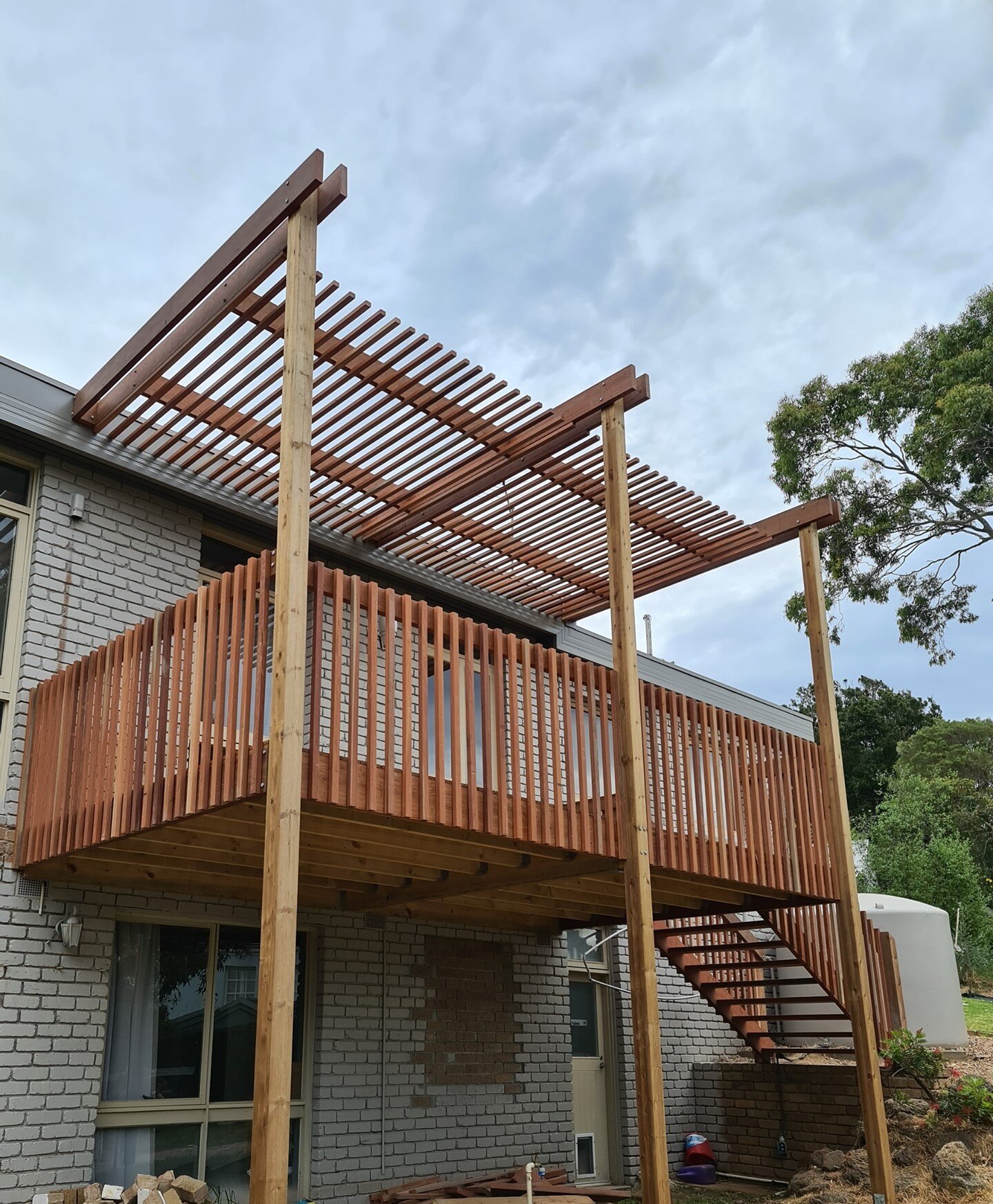 ORCHARD | work in progress. new balcony complete in beautiful Darwin stringybark timber #orchard #jarchitecture 
.
.
.
#melbournearchitecture #melbournearchitect #architectmelbourne #australianarchitecture #architecture #architectureproject #architec