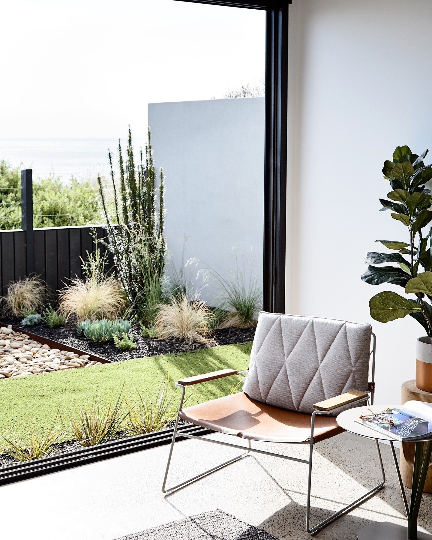 SOMME | connecting spaces - photography @alex_reinders #somme #jarchitecture⁠
.⁠
.
This development of two townhouses sits within a quiet cul-de-sac on one side and the beach on the other. Given the incredible site, the design is squeezed at one end 