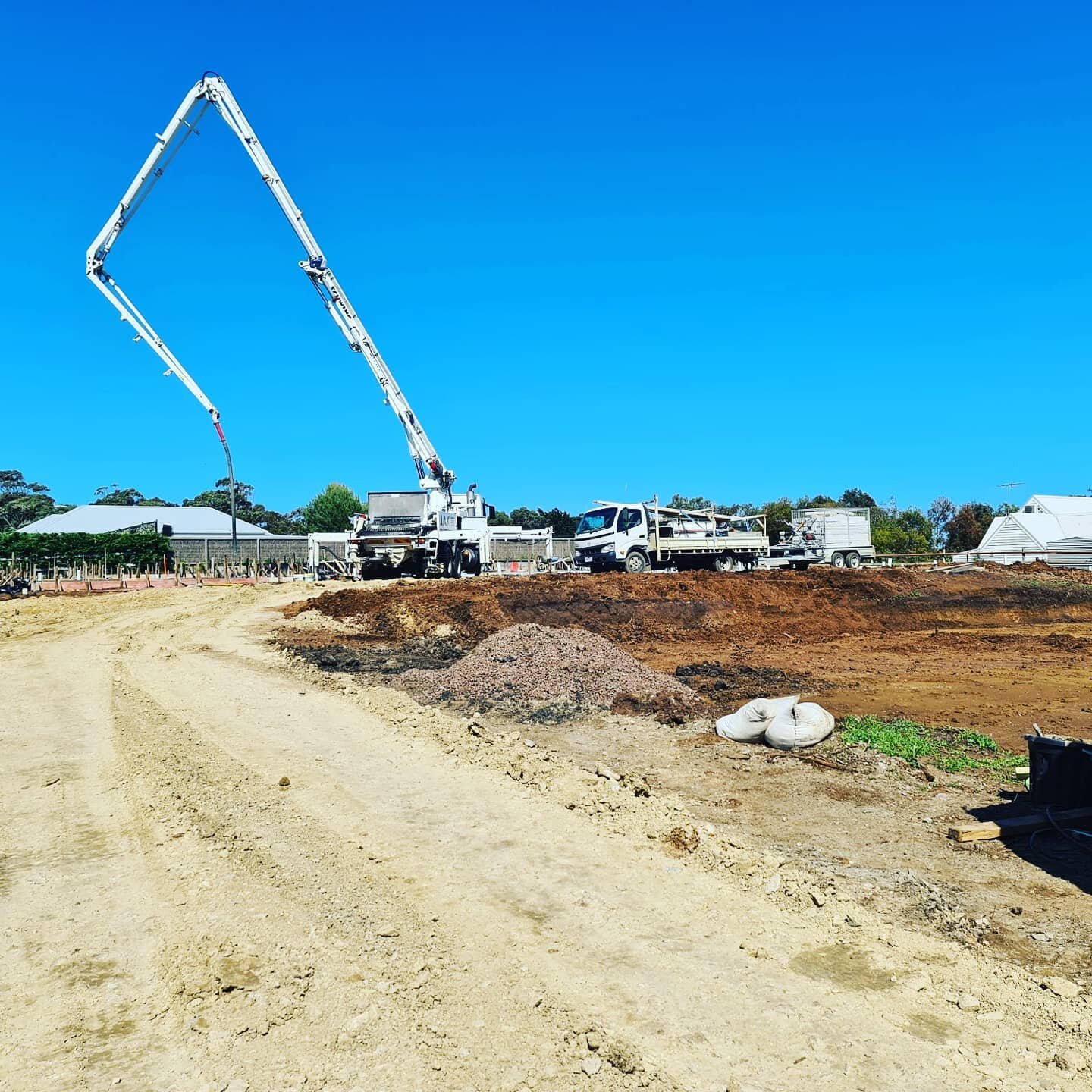 COOK  things are underway at our Flinders project...slab nearly done and looking great @montiqueconstruction.....pool + tennis court next. #jarchitecture #cookstreet
.
.
.
#architecture #australianarchitecture #melbournedesign #melbournearchitecture 