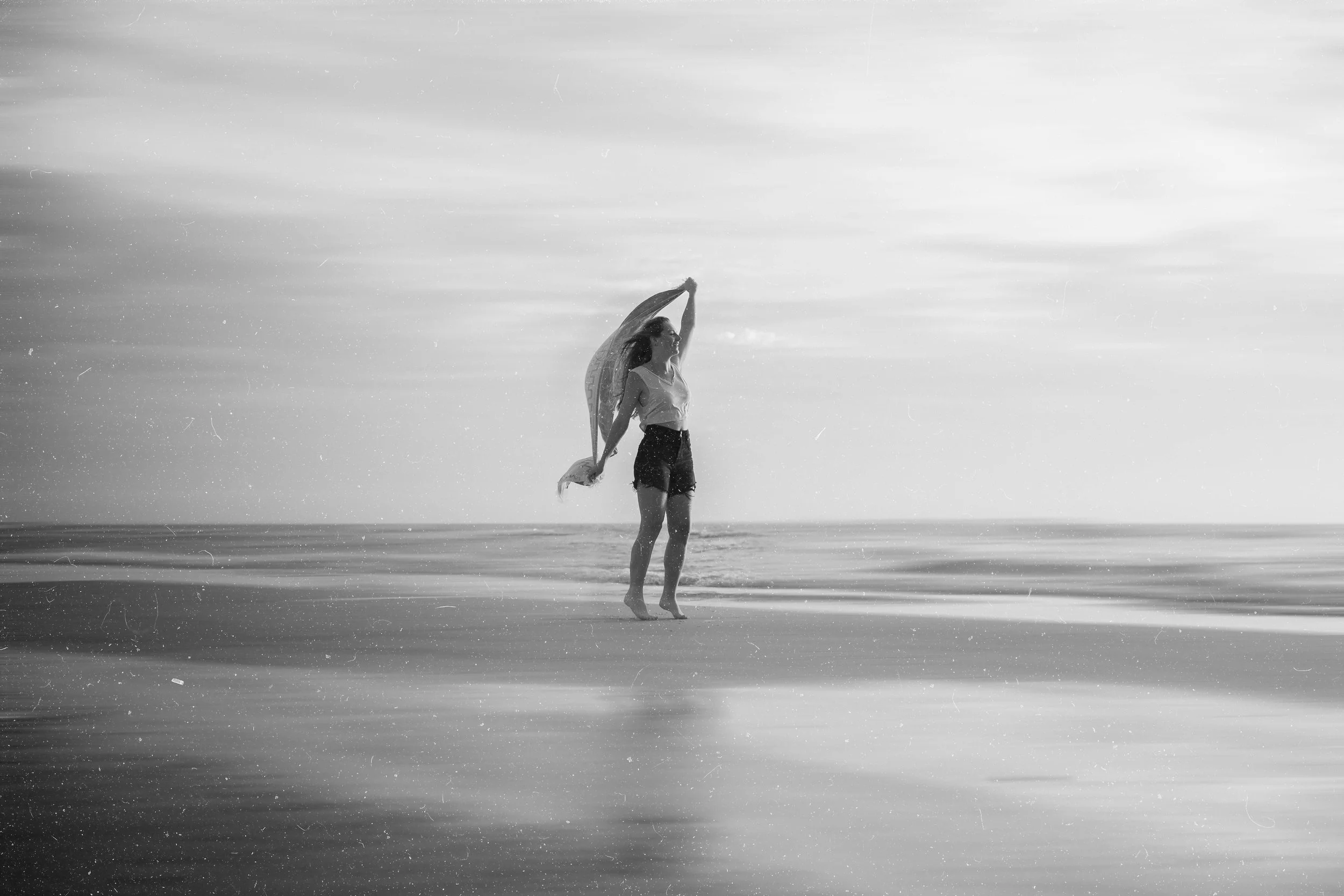 Beach black n white (1 of 1)-3.jpg