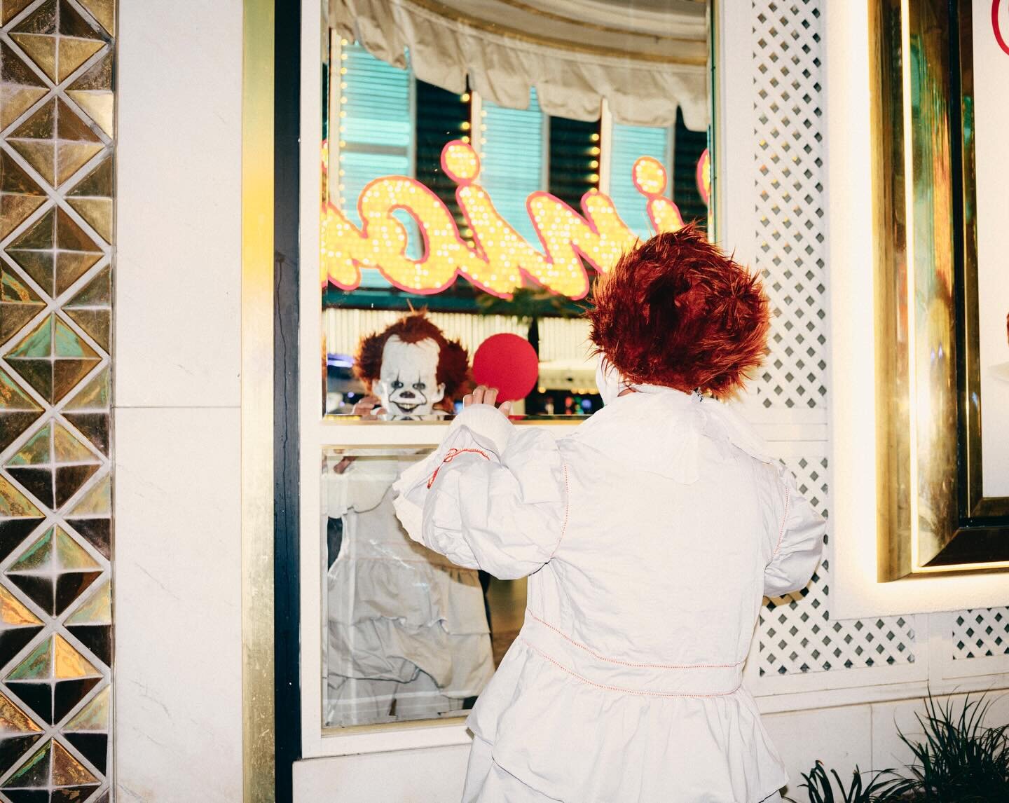 Pennywise doing his makeup on the street

#fujifilm50sii #mediumformat #gfx50sii