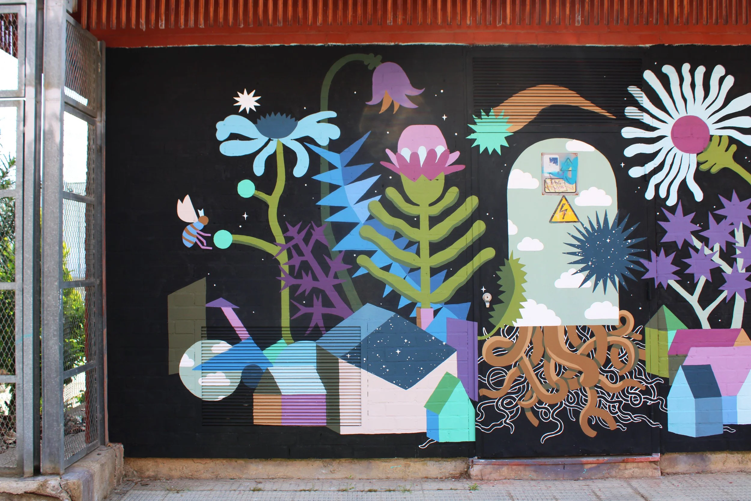  Intervención artística en una caseta de  Endesa  con  Asalto Org . Avenida Puerta de Sancho, Almozara, Zaragoza. 