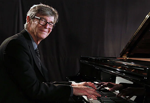 darius-piano600.jpg
