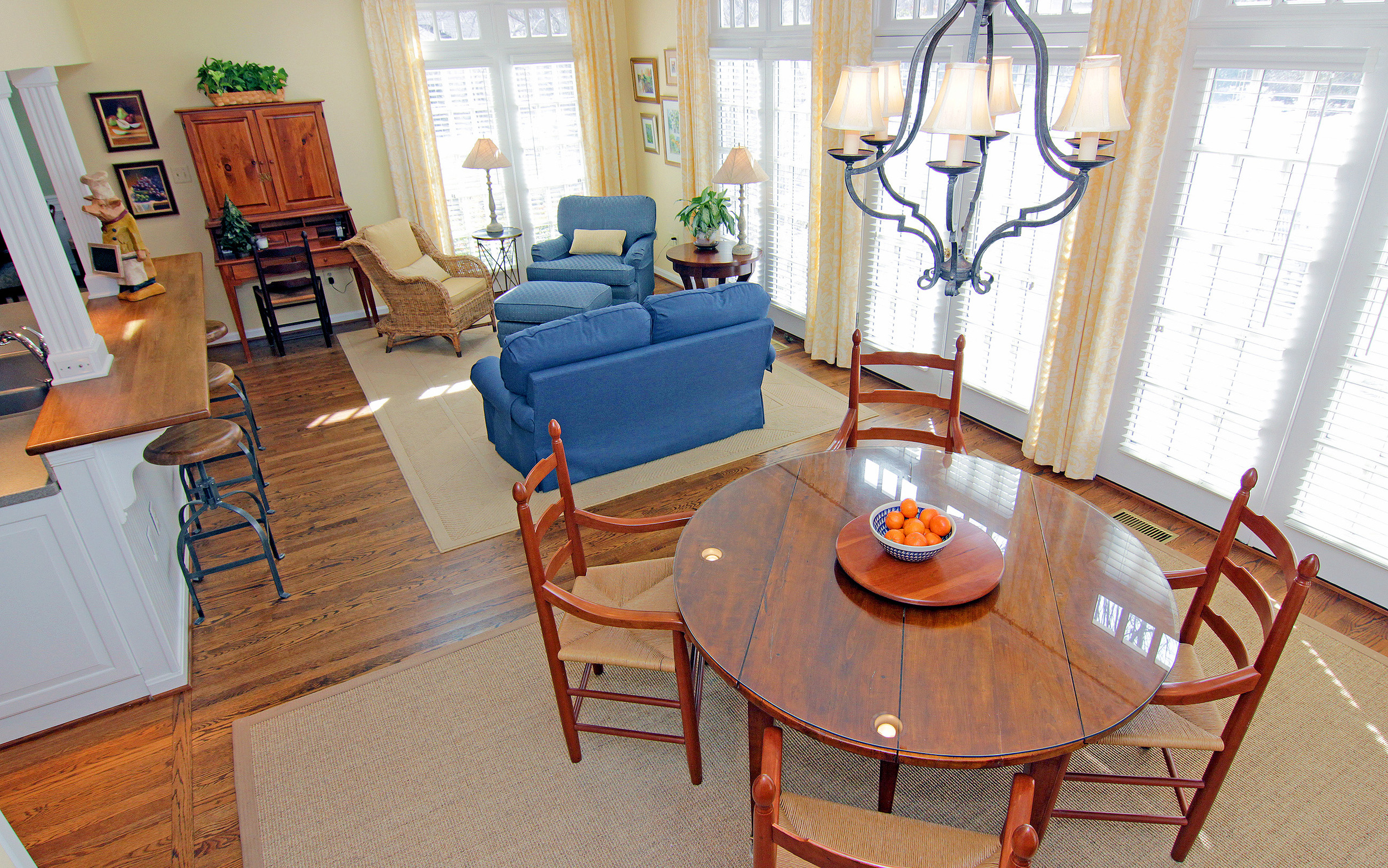 Breakfest Nook looking to Kitchen & Sun Room 2.jpg