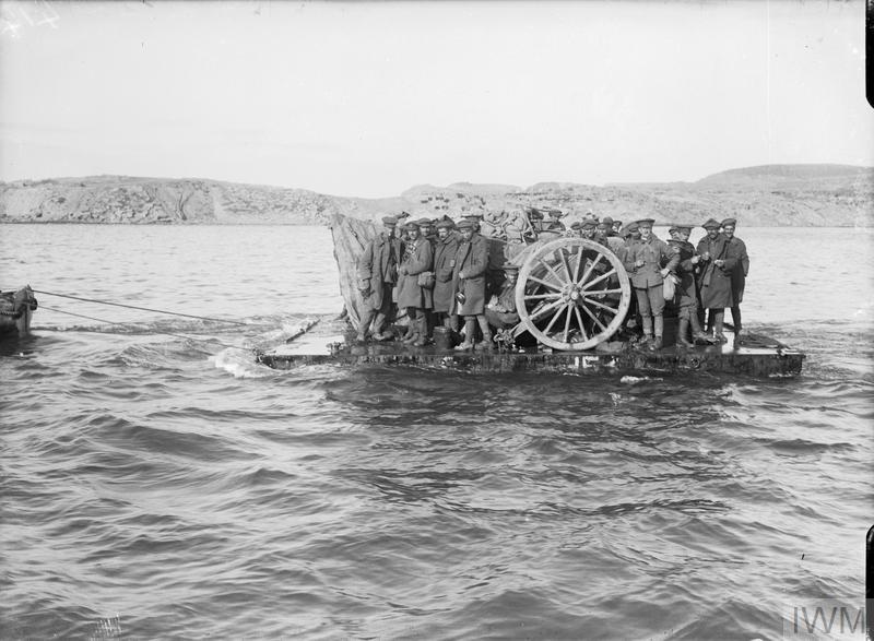  British troops and their artillery guns being evacuated from Suvla Bay on rafts in daylight, December 1915.&nbsp;© IWM (Q 13637 