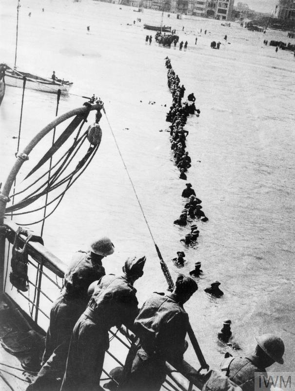  British soldiers wade out to a waiting destroyer off Dunkirk during Operation Dynamo.&nbsp;© IWM (HU 41240) 
