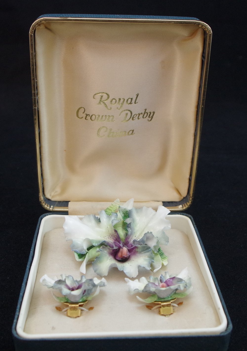  royal-crown-derby-boxed-brooch-earring-set 