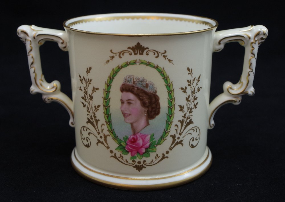  royal-crown-derby-elizabeth-II-coronation-limited-edition-loving-cup-1953 