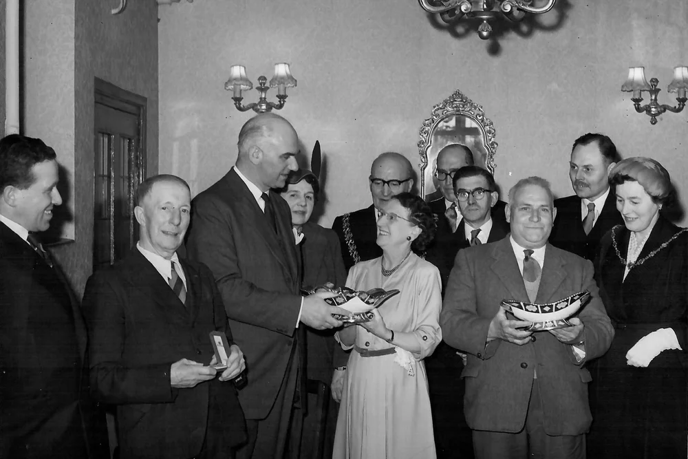  royal-crown-derby-staff-presentation-23rd-april-1955-image-2 