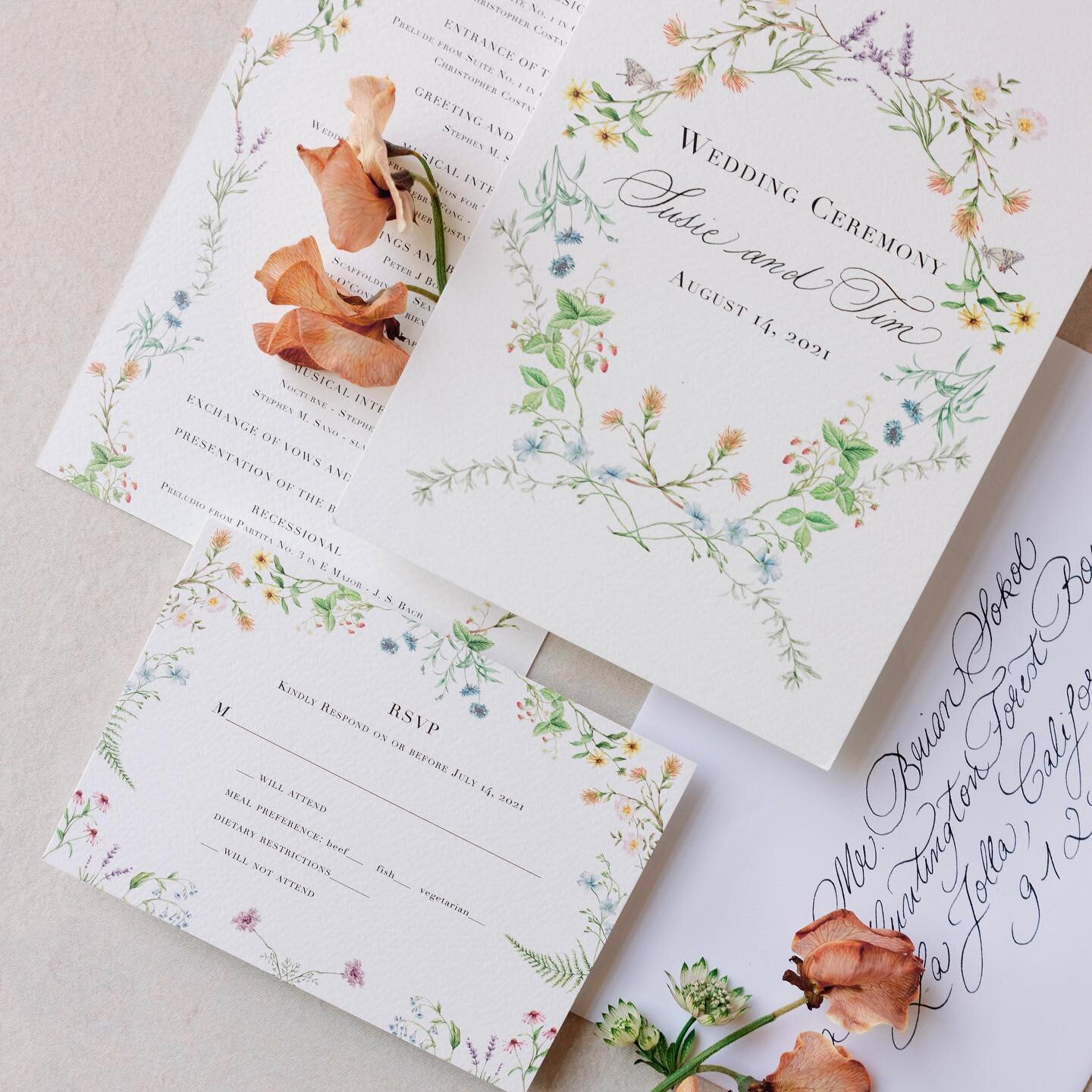 Wedding papers for S&amp;T, with florals native to Chicago and Santa Fe 🌿

Styling surface: @locustcollection 

#weddinginvitations #invitation #floralinvitation #watercolorinvitation #invitationsuite