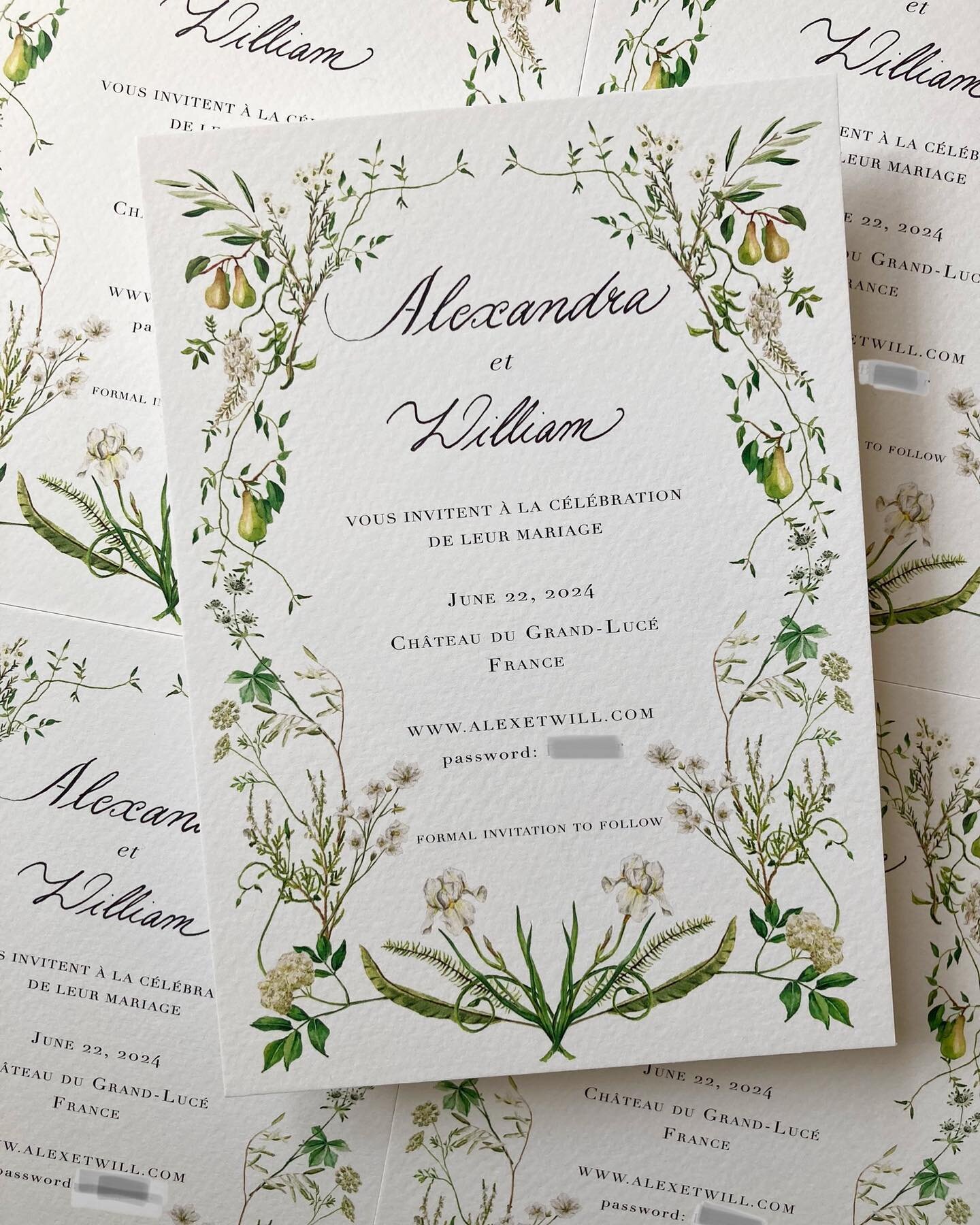 Everything looks better in French! 

#savethedate #chateauwedding #invitation #weddinginvitations #watercolorinvitation