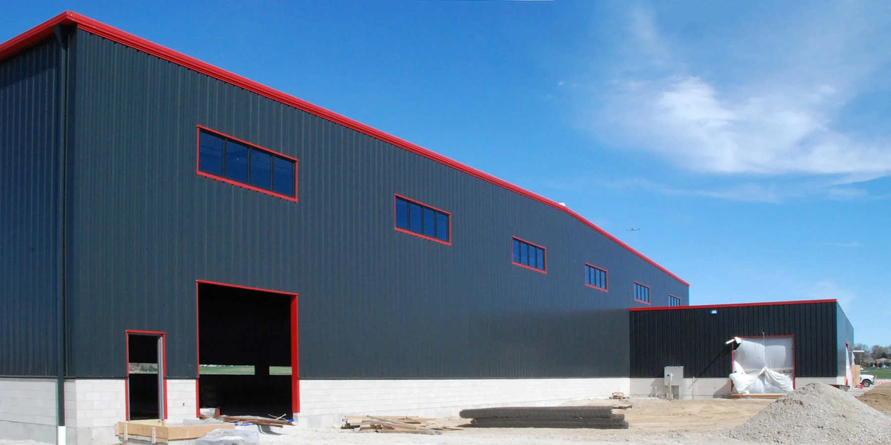 wisconsin-contractor-hangar-building-rite-hite.jpg