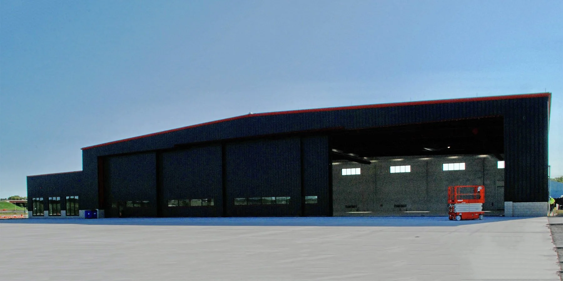 wisconsin-hangar-building-constructor-rite-hite.jpg