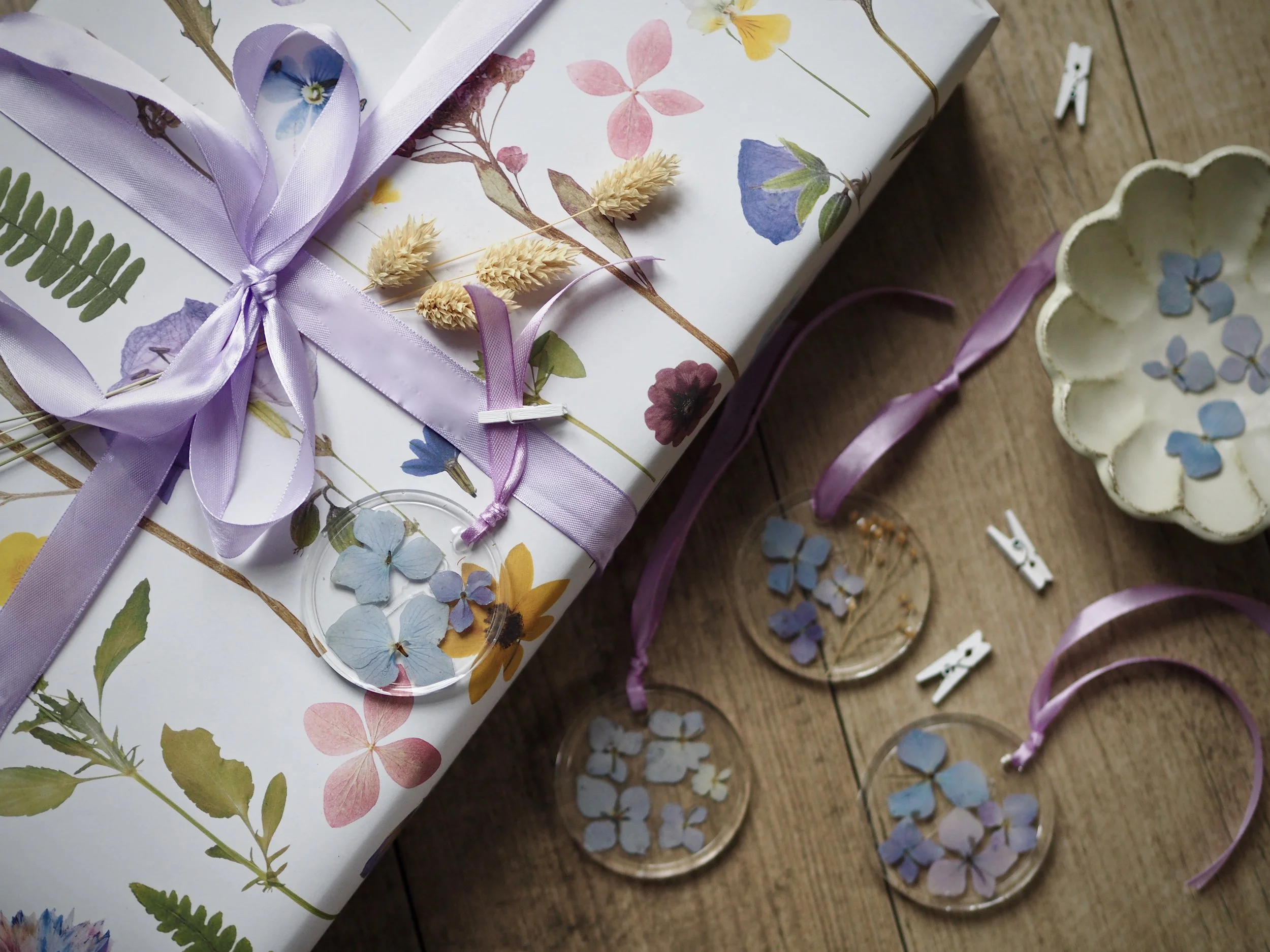 DIY pressed flower resin craft decorations