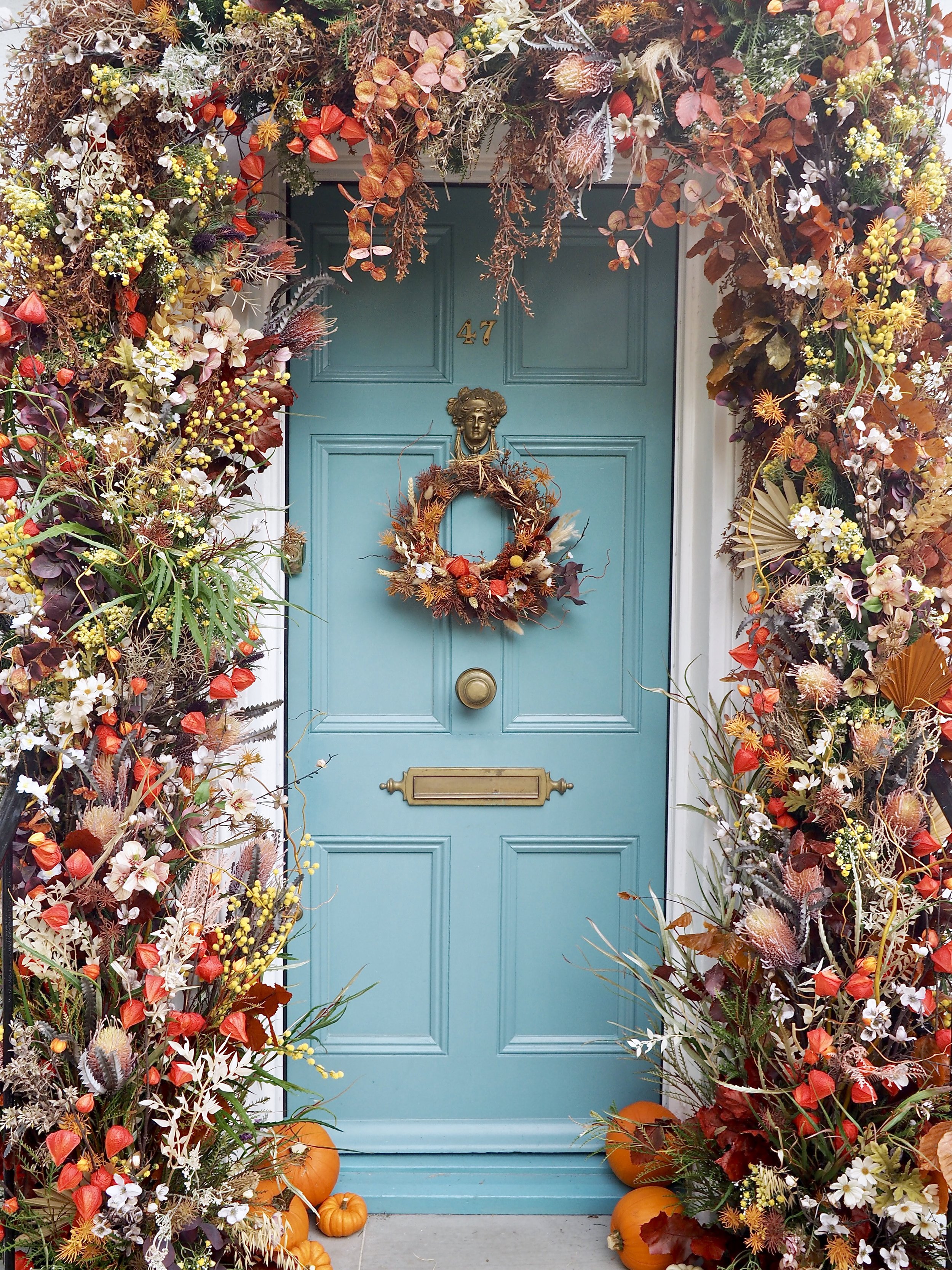 DIY Autumn Arch Door Decor Idea