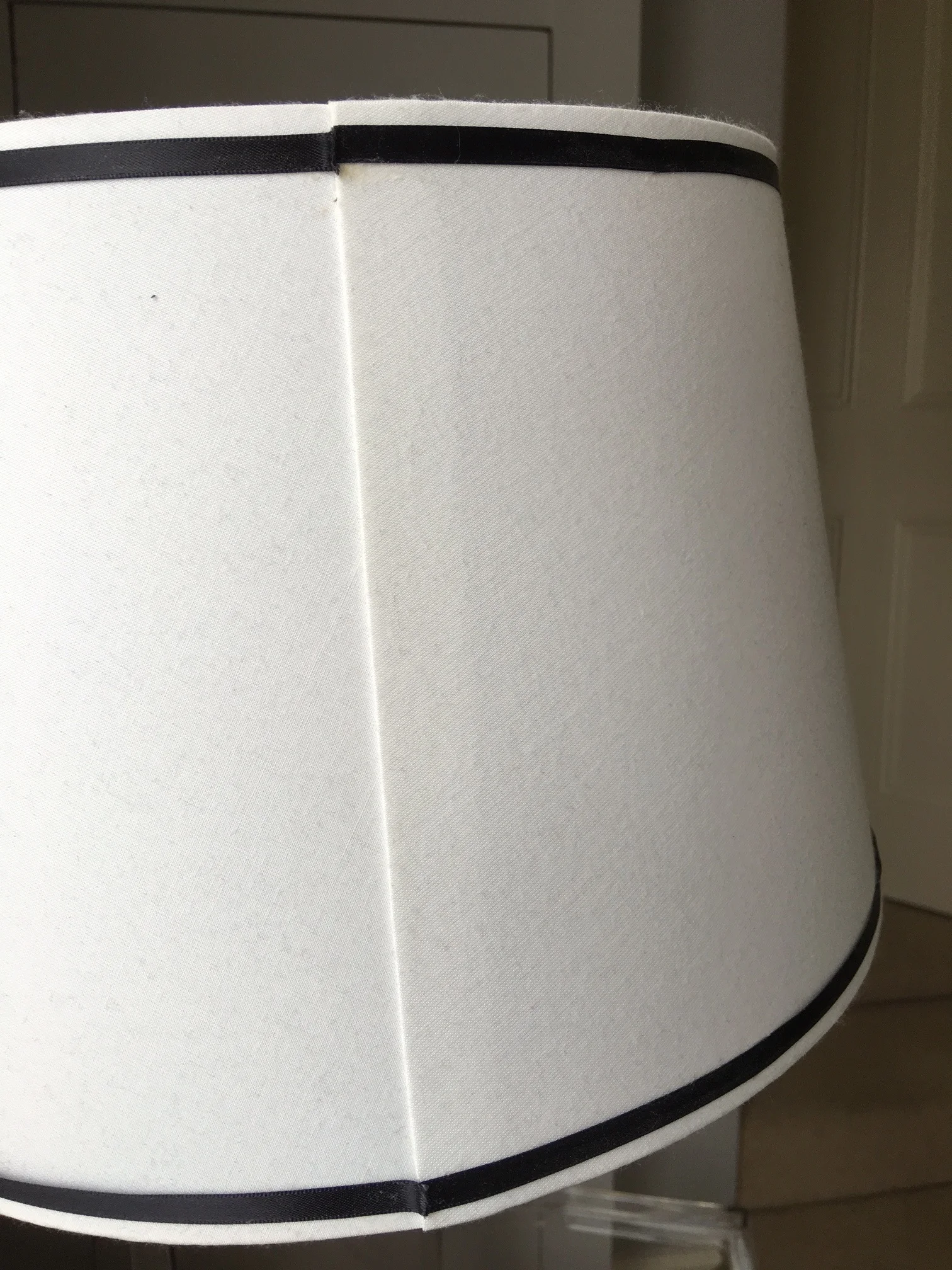 Start and end your ribbon around the join of the shade for consistency.