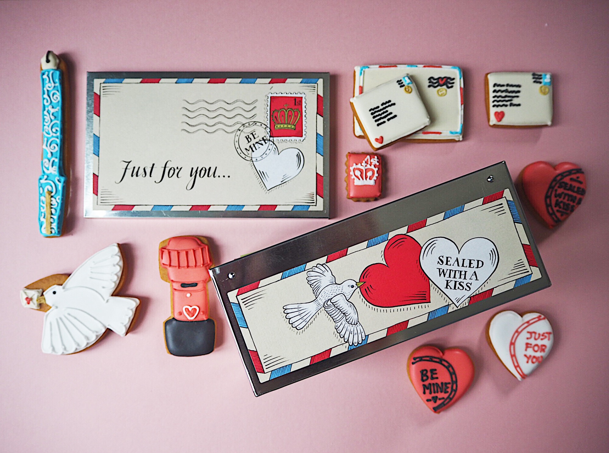 The full contents of the Love letter tin