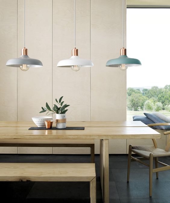 how low should pendant lights hang over dining table