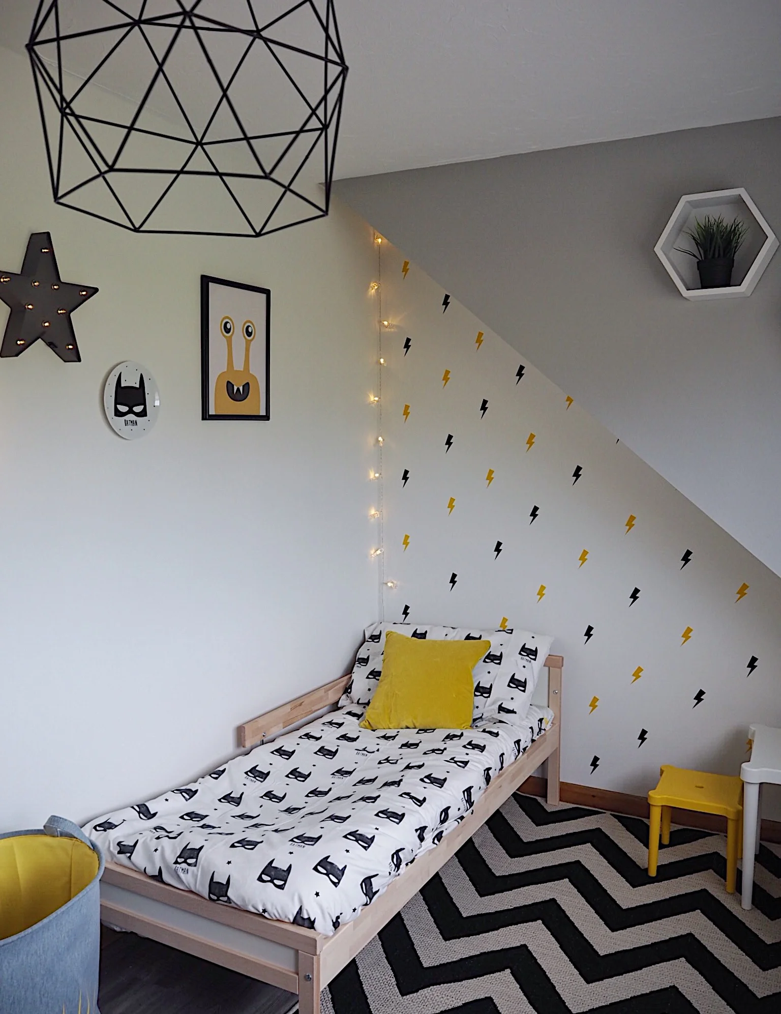 cool boys bedroom.JPG