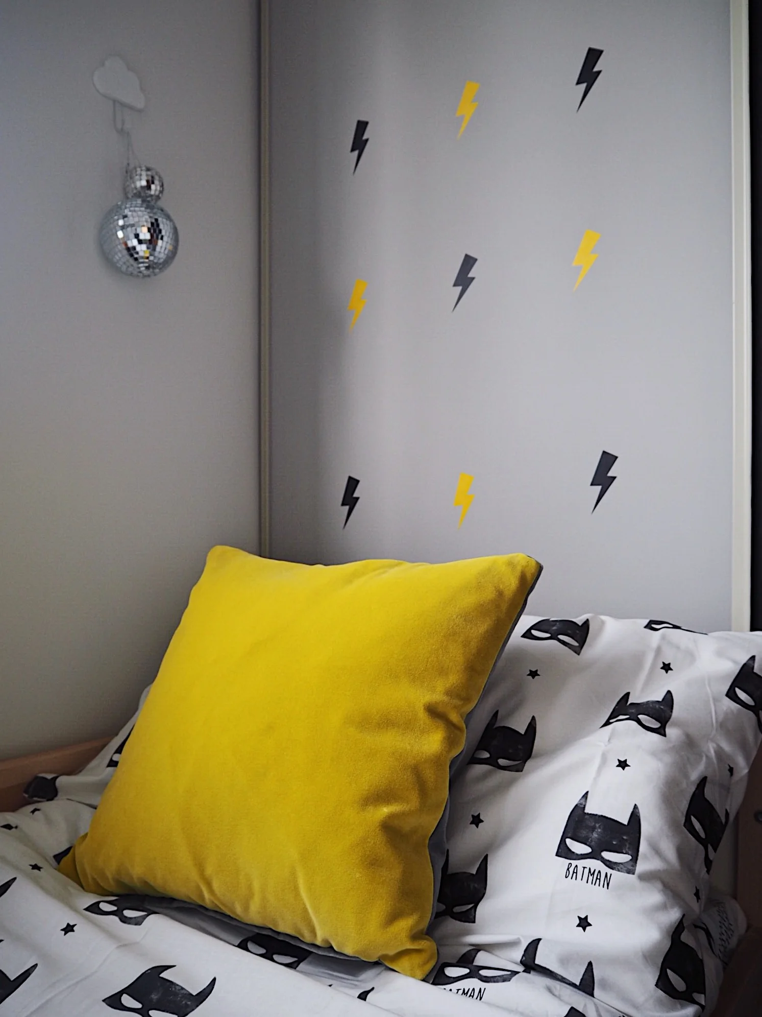 cool boys bedroom.JPG