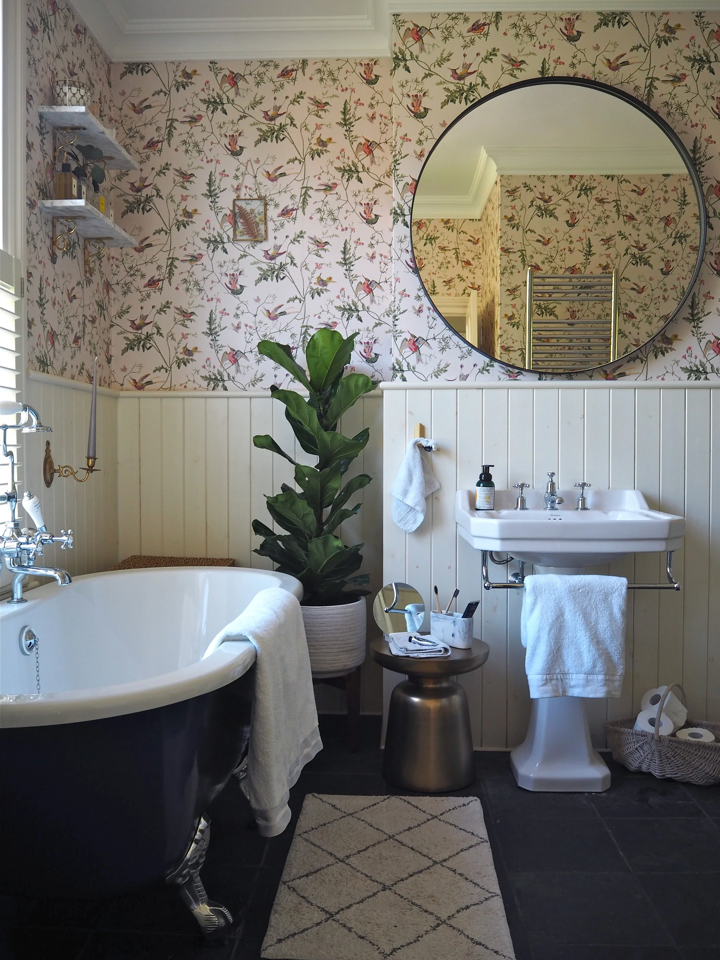 soak.com iris round mirror